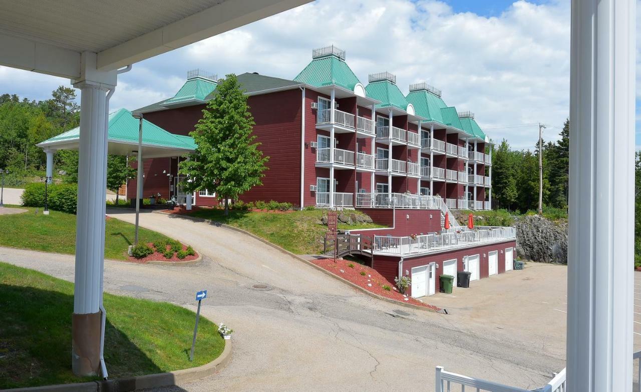 ホテル Les Pavillons Du Petit Manoir Du Casino ラ・マルベー エクステリア 写真